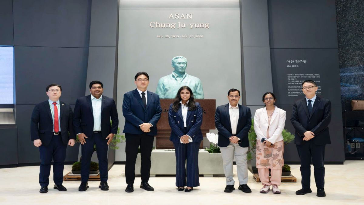 Industries Minister Selvi S. Keerthana interacting with top executives of HD Hyundai Heavy Industries in South Korea during her investment summit tour.
