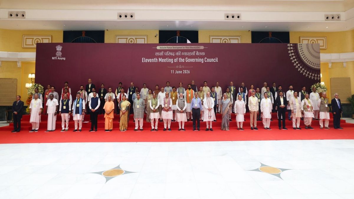 An official wide-angle group photograph capturing Indian Prime Minister Narendra Modi standing in the center alongside the Chief Ministers of various states and Union Territory Lieutenant Governors at the 11th Governing Council meeting of NITI Aayog.