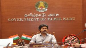 தமிழக தலைமைச் செயலகத்தில் முதலமைச்சர் விஜய் தலைமையில் நடைபெறும் உயர் மட்ட அமைச்சரவைக் கூட்டத்தின் குறியீட்டு சித்தரிப்பு.
