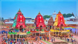 பூரி ரத யாத்திரையில் பக்தர்களின் பிரம்மாண்ட கூட்டம் மற்றும் மருத்துவ அவசர நிலை விளக்கும் செய்திப் படம்.
