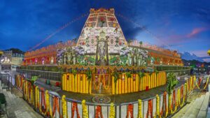 திருமலையில் உற்சவ மூர்த்திகளான ஸ்ரீ மலையப்ப சுவாமி, ஸ்ரீதேவி மற்றும் பூதேவி சமேத உலா வரும் கோலாகலக் காட்சி.