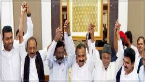விஜய்யின் தவெக கூட்டணியில் திடீர் திருப்பம்! அடுத்த முதல்வர் நாற்காலியை குறிவைத்து எடுக்கப்பட்ட 3 ரகசிய முடிவுகள் உடைந்தது! A professional conference room setting with microphones and corporate documents on a wooden table to represent a high-level political alliance meeting.