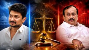 நீதிமன்ற அறை பின்னணியில் சட்டப் புத்தகத்தின் அருகே வைக்கப்பட்டுள்ள நீதிபதியின் சுத்தியல் (Gavel).