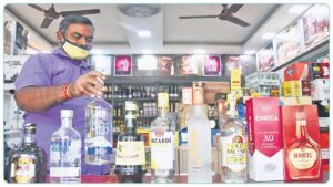 டாஸ்மாக்கில் திடீர் அதிரடி: 11 பிரபல மதுபான பிராண்டுகளுக்கு உடனடியாக தடை விதிப்பு! Representative news illustration showing TASMAC outlet storefront and banned liquor bottles.